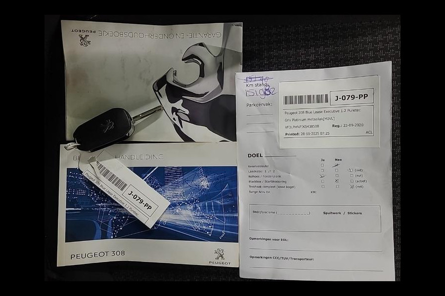 Peugeot 308 1.2 PureTech Executive | Panorama | Navi | Camera |