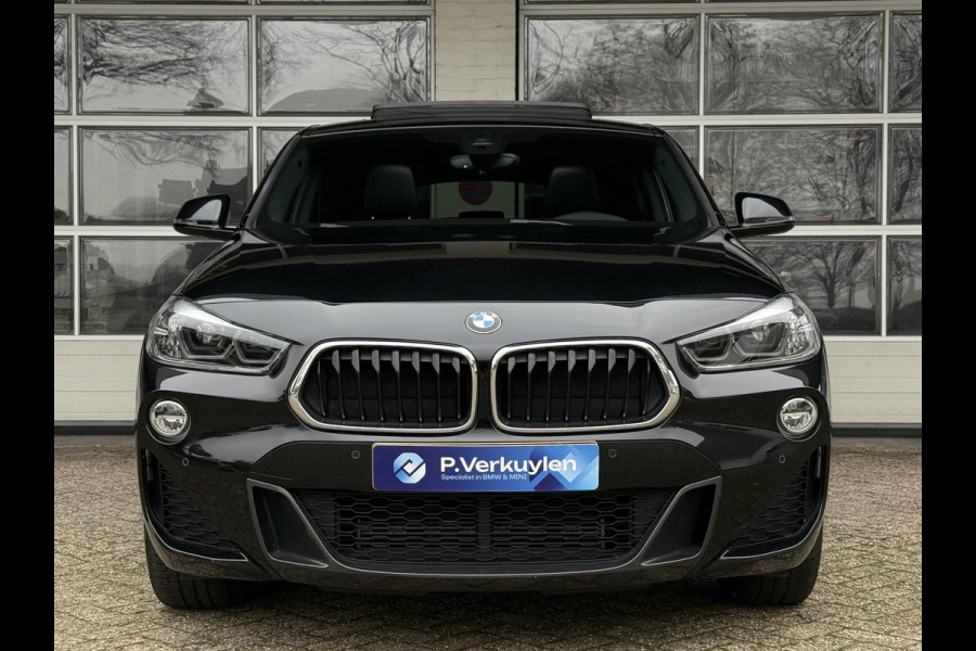 BMW X2 sDrive20i M SPORT | LEDER | PANORAMA | STOELVERWARMING | 18 INCH LM VELGEN |