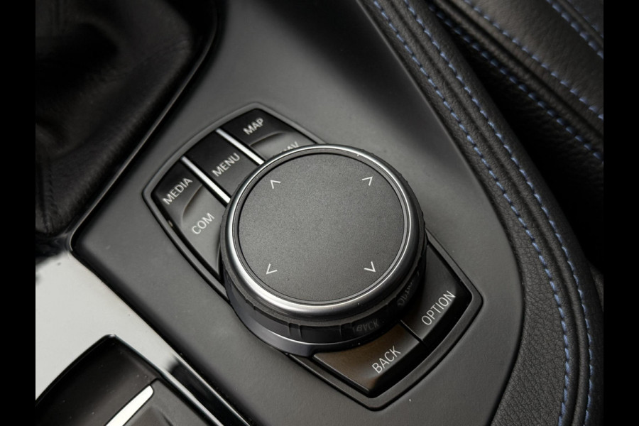 BMW X2 sDrive20i M SPORT | LEDER | PANORAMA | STOELVERWARMING | 18 INCH LM VELGEN |