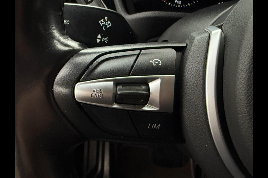 BMW X2 sDrive20i M SPORT | LEDER | PANORAMA | STOELVERWARMING | 18 INCH LM VELGEN |