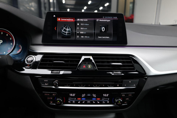 BMW 5 Serie M550i xDrive BOWERS&WILKINS/NIGHT/SOFTCLOSE/LEER+MASSAGE/20"/360 CAM/ACC/ECC/12 MND GARANTIE!