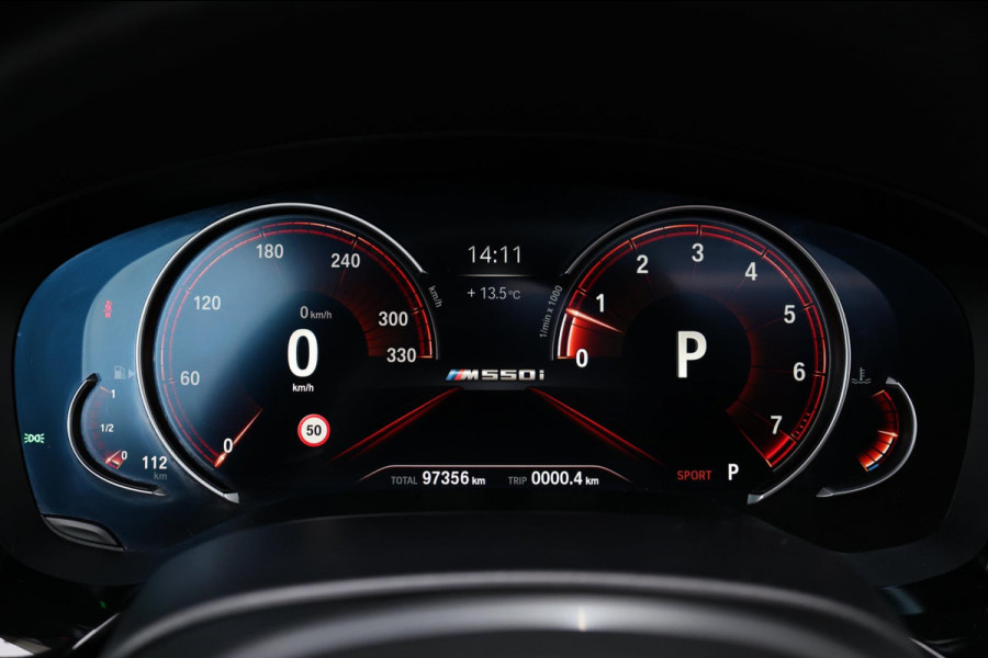 BMW 5 Serie M550i xDrive BOWERS&WILKINS/NIGHT/SOFTCLOSE/LEER+MASSAGE/20"/360 CAM/ACC/ECC/12 MND GARANTIE!