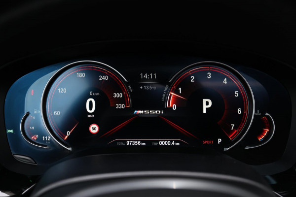BMW 5 Serie M550i xDrive BOWERS&WILKINS/NIGHT/SOFTCLOSE/LEER+MASSAGE/20"/360 CAM/ACC/ECC/12 MND GARANTIE!