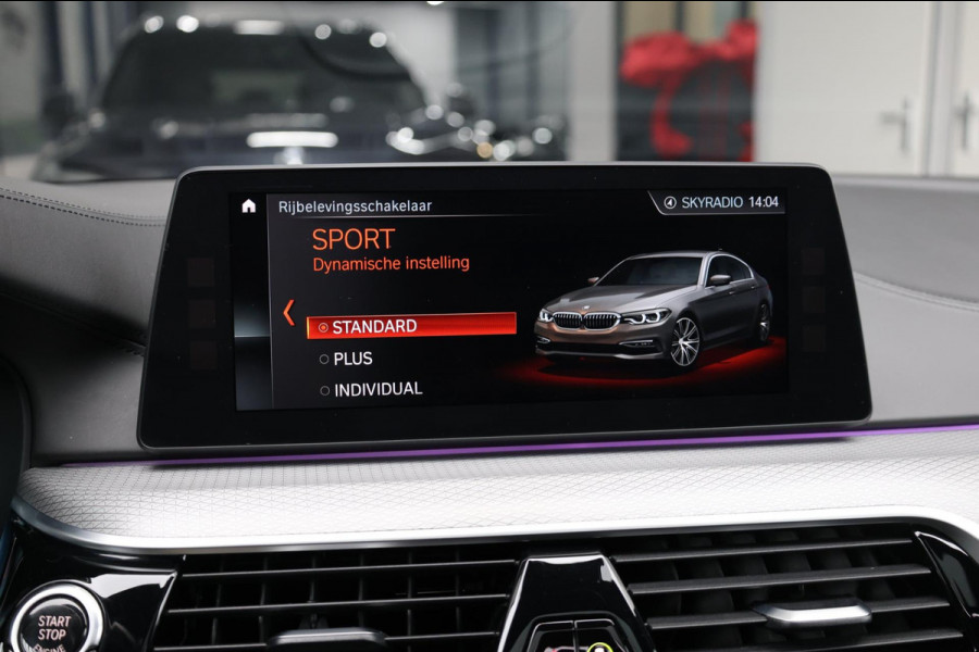 BMW 5 Serie M550i xDrive BOWERS&WILKINS/NIGHT/SOFTCLOSE/LEER+MASSAGE/20"/360 CAM/ACC/ECC/12 MND GARANTIE!
