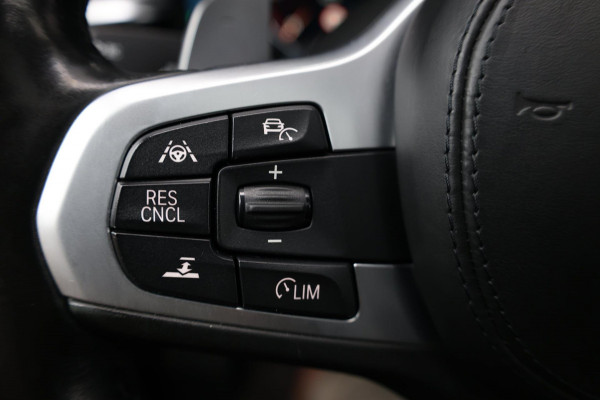 BMW 5 Serie M550i xDrive BOWERS&WILKINS/NIGHT/SOFTCLOSE/LEER+MASSAGE/20"/360 CAM/ACC/ECC/12 MND GARANTIE!