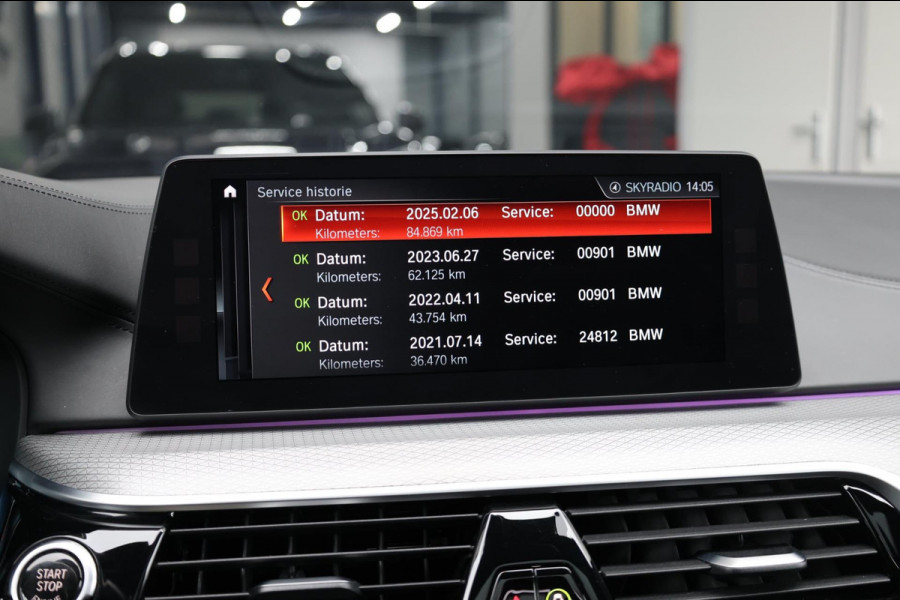 BMW 5 Serie M550i xDrive BOWERS&WILKINS/NIGHT/SOFTCLOSE/LEER+MASSAGE/20"/360 CAM/ACC/ECC/12 MND GARANTIE!