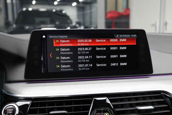 BMW 5 Serie M550i xDrive BOWERS&WILKINS/NIGHT/SOFTCLOSE/LEER+MASSAGE/20"/360 CAM/ACC/ECC/12 MND GARANTIE!