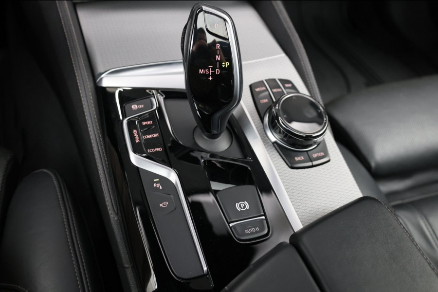 BMW 5 Serie M550i xDrive BOWERS&WILKINS/NIGHT/SOFTCLOSE/LEER+MASSAGE/20"/360 CAM/ACC/ECC/12 MND GARANTIE!