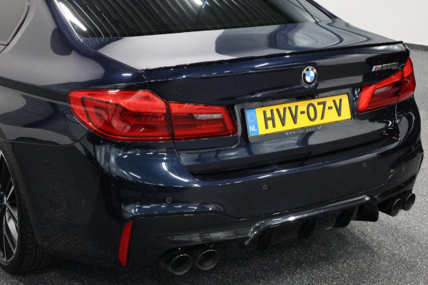 BMW 5 Serie M550i xDrive BOWERS&WILKINS/NIGHT/SOFTCLOSE/LEER+MASSAGE/20"/360 CAM/ACC/ECC/12 MND GARANTIE!
