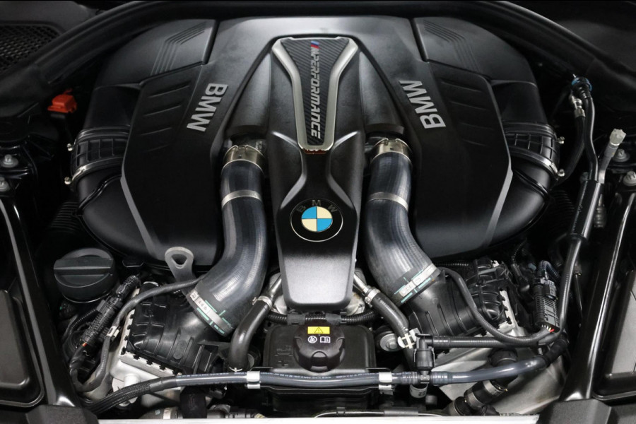 BMW 5 Serie M550i xDrive BOWERS&WILKINS/NIGHT/SOFTCLOSE/LEER+MASSAGE/20"/360 CAM/ACC/ECC/12 MND GARANTIE!