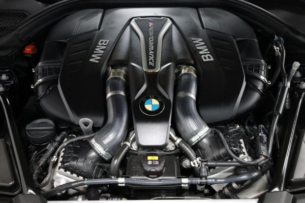 BMW 5 Serie M550i xDrive BOWERS&WILKINS/NIGHT/SOFTCLOSE/LEER+MASSAGE/20"/360 CAM/ACC/ECC/12 MND GARANTIE!