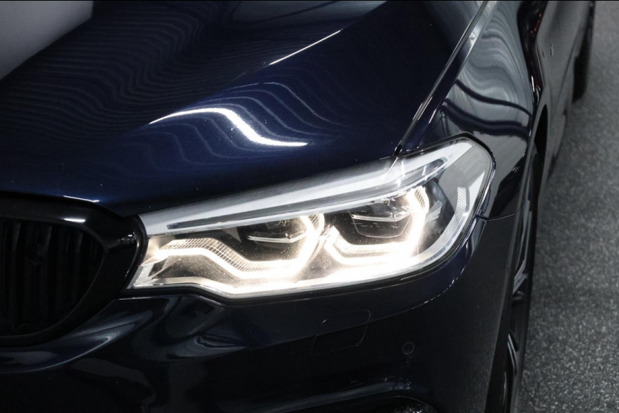 BMW 5 Serie M550i xDrive BOWERS&WILKINS/NIGHT/SOFTCLOSE/LEER+MASSAGE/20"/360 CAM/ACC/ECC/12 MND GARANTIE!