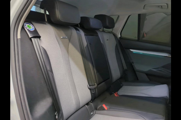 Škoda ENYAQ iV 60 | Trekhaak | Panorama | Navi |