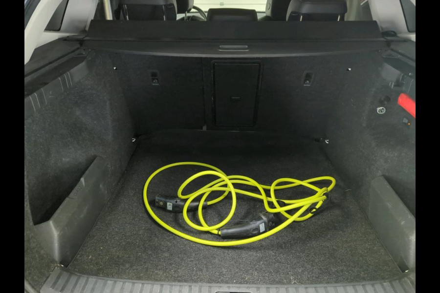 Škoda ENYAQ iV 60 | Trekhaak | Panorama | Navi |