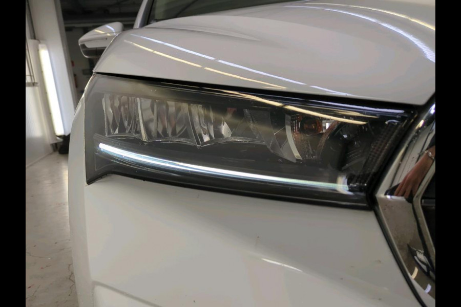 Škoda ENYAQ iV 60 | Trekhaak | Panorama | Navi |