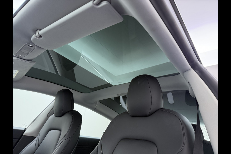 Tesla Model 3 SR Plus 325PK Lmv 18" AutoPilot FSD-3 Leder Pano-dak Adaptive-Cruise Camera's Elektr.-Stuur+Stoelen+Spiegels+Geheugen+Easy-Entry Navi LED Comfortstoelen ACC DAB Voorverwarmen interieur via App Keyless One-Pedal-Drive 1e Eigenaar Origineel Nederlandse Auto