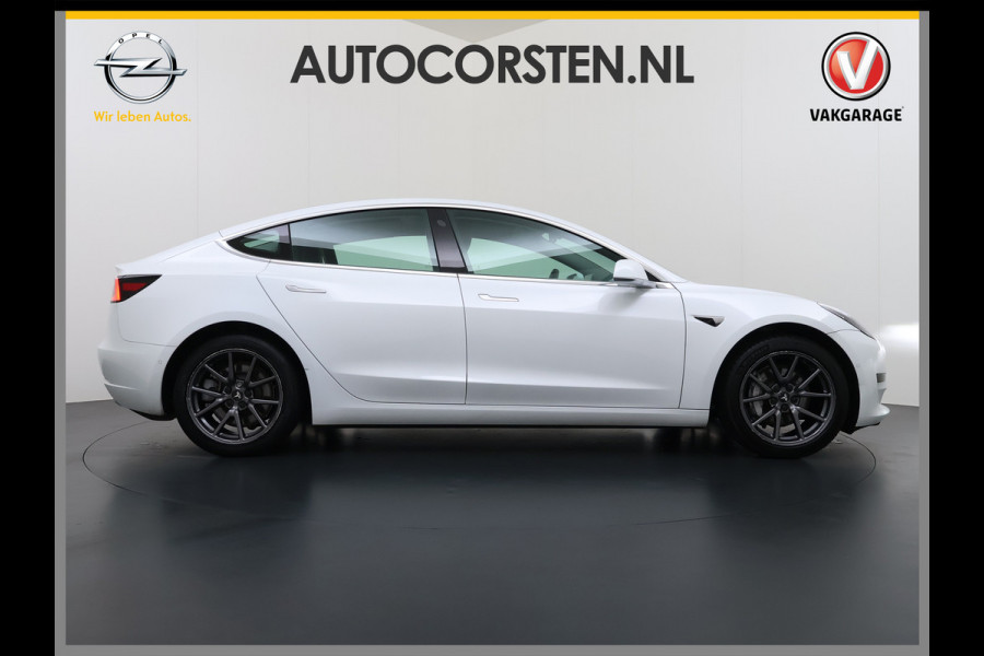 Tesla Model 3 SR Plus 325PK Lmv 18" AutoPilot FSD-3 Leder Pano-dak Adaptive-Cruise Camera's Elektr.-Stuur+Stoelen+Spiegels+Geheugen+Easy-Entry Navi LED Comfortstoelen ACC DAB Voorverwarmen interieur via App Keyless One-Pedal-Drive 1e Eigenaar Origineel Nederlandse Auto
