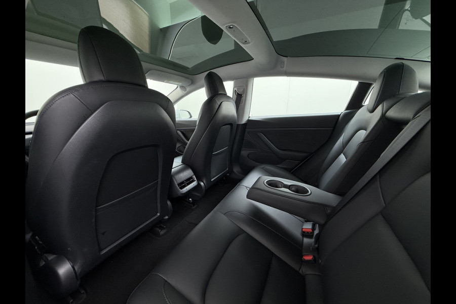 Tesla Model 3 SR Plus 325PK Lmv 18" AutoPilot FSD-3 Leder Pano-dak Adaptive-Cruise Camera's Elektr.-Stuur+Stoelen+Spiegels+Geheugen+Easy-Entry Navi LED Comfortstoelen ACC DAB Voorverwarmen interieur via App Keyless One-Pedal-Drive 1e Eigenaar Origineel Nederlandse Auto