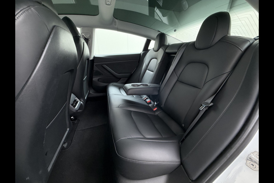 Tesla Model 3 SR Plus 325PK Lmv 18" AutoPilot FSD-3 Leder Pano-dak Adaptive-Cruise Camera's Elektr.-Stuur+Stoelen+Spiegels+Geheugen+Easy-Entry Navi LED Comfortstoelen ACC DAB Voorverwarmen interieur via App Keyless One-Pedal-Drive 1e Eigenaar Origineel Nederlandse Auto