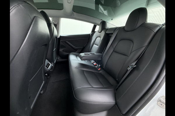 Tesla Model 3 SR Plus 325PK Lmv 18" AutoPilot FSD-3 Leder Pano-dak Adaptive-Cruise Camera's Elektr.-Stuur+Stoelen+Spiegels+Geheugen+Easy-Entry Navi LED Comfortstoelen ACC DAB Voorverwarmen interieur via App Keyless One-Pedal-Drive 1e Eigenaar Origineel Nederlandse Auto