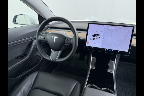 Tesla Model 3 SR Plus 325PK Lmv 18" AutoPilot FSD-3 Leder Pano-dak Adaptive-Cruise Camera's Elektr.-Stuur+Stoelen+Spiegels+Geheugen+Easy-Entry Navi LED Comfortstoelen ACC DAB Voorverwarmen interieur via App Keyless One-Pedal-Drive 1e Eigenaar Origineel Nederlandse Auto
