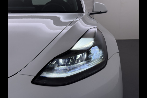 Tesla Model 3 SR Plus 325PK Lmv 18" AutoPilot FSD-3 Leder Pano-dak Adaptive-Cruise Camera's Elektr.-Stuur+Stoelen+Spiegels+Geheugen+Easy-Entry Navi LED Comfortstoelen ACC DAB Voorverwarmen interieur via App Keyless One-Pedal-Drive 1e Eigenaar Origineel Nederlandse Auto