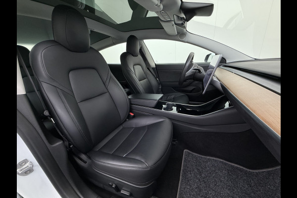 Tesla Model 3 SR Plus 325PK Lmv 18" AutoPilot FSD-3 Leder Pano-dak Adaptive-Cruise Camera's Elektr.-Stuur+Stoelen+Spiegels+Geheugen+Easy-Entry Navi LED Comfortstoelen ACC DAB Voorverwarmen interieur via App Keyless One-Pedal-Drive 1e Eigenaar Origineel Nederlandse Auto