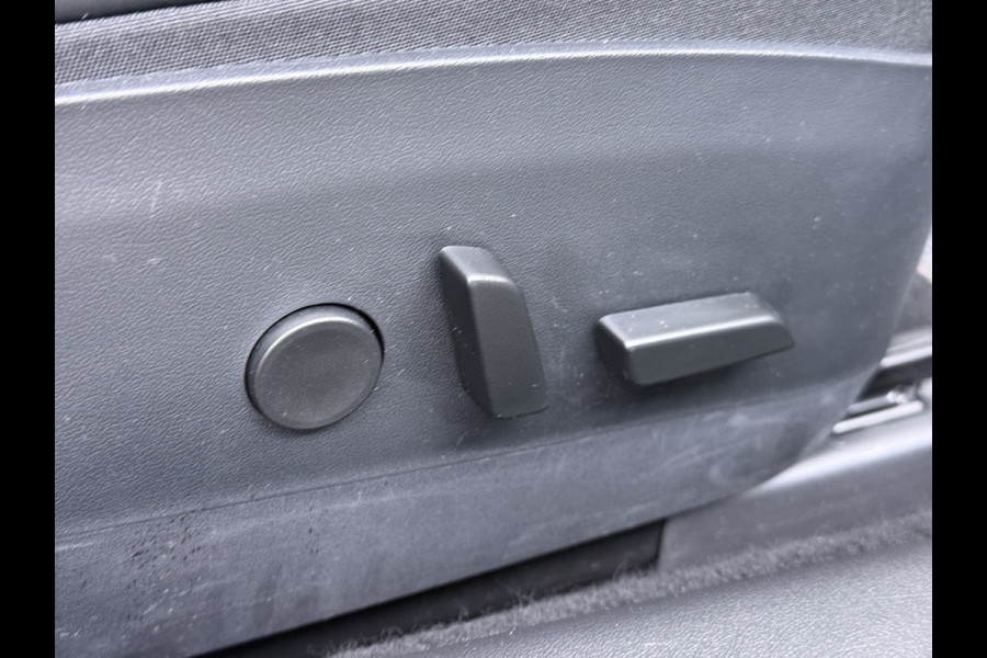 Tesla Model 3 SR Plus 325PK Lmv 18" AutoPilot FSD-3 Leder Pano-dak Adaptive-Cruise Camera's Elektr.-Stuur+Stoelen+Spiegels+Geheugen+Easy-Entry Navi LED Comfortstoelen ACC DAB Voorverwarmen interieur via App Keyless One-Pedal-Drive 1e Eigenaar Origineel Nederlandse Auto