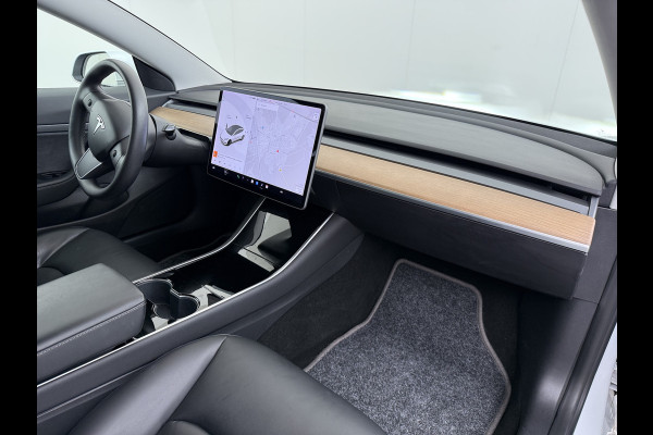 Tesla Model 3 SR Plus 325PK Lmv 18" AutoPilot FSD-3 Leder Pano-dak Adaptive-Cruise Camera's Elektr.-Stuur+Stoelen+Spiegels+Geheugen+Easy-Entry Navi LED Comfortstoelen ACC DAB Voorverwarmen interieur via App Keyless One-Pedal-Drive 1e Eigenaar Origineel Nederlandse Auto
