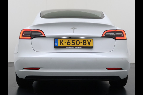 Tesla Model 3 SR Plus 325PK Lmv 18" AutoPilot FSD-3 Leder Pano-dak Adaptive-Cruise Camera's Elektr.-Stuur+Stoelen+Spiegels+Geheugen+Easy-Entry Navi LED Comfortstoelen ACC DAB Voorverwarmen interieur via App Keyless One-Pedal-Drive 1e Eigenaar Origineel Nederlandse Auto