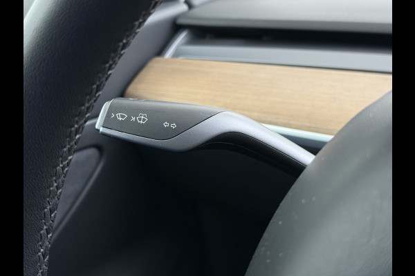 Tesla Model 3 SR Plus 325PK Lmv 18" AutoPilot FSD-3 Leder Pano-dak Adaptive-Cruise Camera's Elektr.-Stuur+Stoelen+Spiegels+Geheugen+Easy-Entry Navi LED Comfortstoelen ACC DAB Voorverwarmen interieur via App Keyless One-Pedal-Drive 1e Eigenaar Origineel Nederlandse Auto