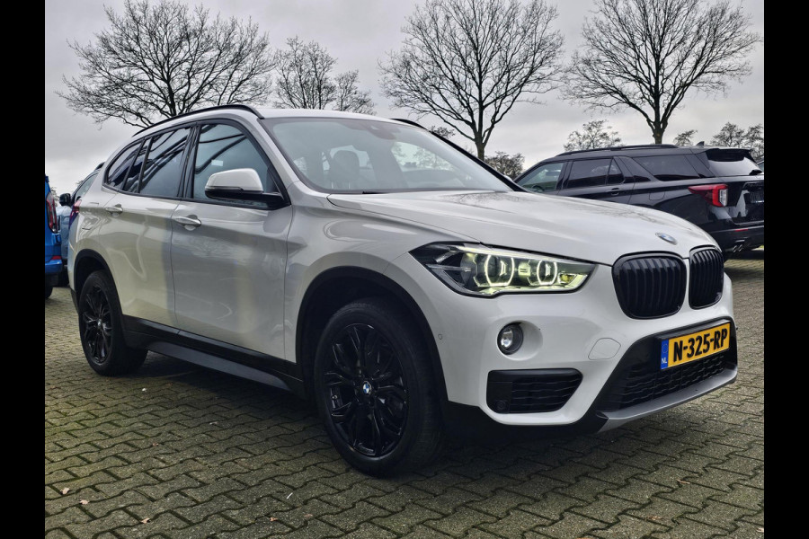 BMW X1 sDrive18i | Trekhaak | Lederen Bekleding | Panoramadak | Cruise Control | Climate Control | 1.700 kg trekgewicht!