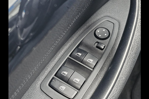 BMW X1 sDrive18i | Trekhaak | Lederen Bekleding | Panoramadak | Cruise Control | Climate Control | 1.700 kg trekgewicht!