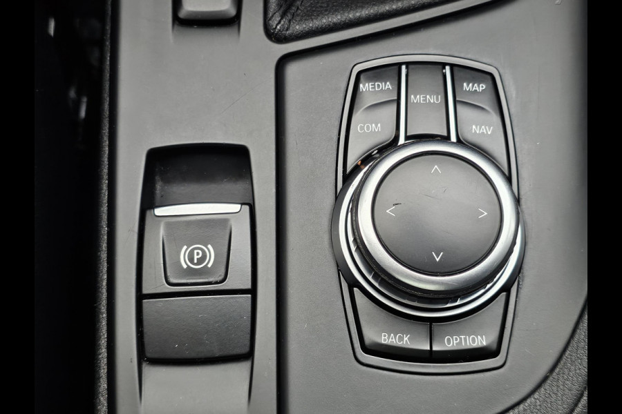 BMW X1 sDrive18i | Trekhaak | Lederen Bekleding | Panoramadak | Cruise Control | Climate Control | 1.700 kg trekgewicht!