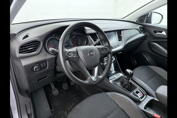 Opel Grandland X T-131PK Navi Ecc Apple Carplay Android Business Executive Cruise Control Pdc DAB+ Elek.Achterklep Isofix Bluetooth Lane Assist Privacy Glas Wifi Keurig onderhouden Opel Grandland Distributie bij 94.dkm vervangen! Laatste beurt bij 116dkm
