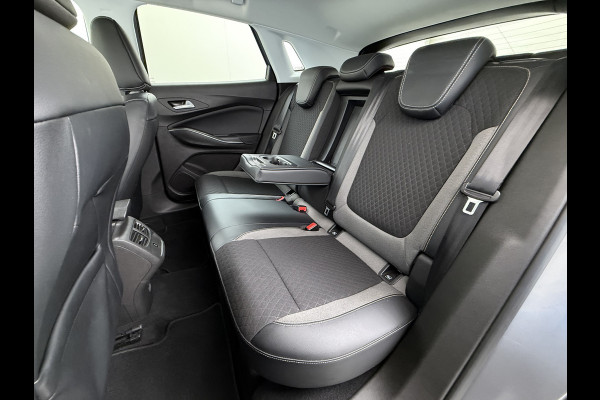 Opel Grandland X T-131PK Navi Ecc Apple Carplay Android Business Executive Cruise Control Pdc DAB+ Elek.Achterklep Isofix Bluetooth Lane Assist Privacy Glas Wifi Keurig onderhouden Opel Grandland Distributie bij 94.dkm vervangen! Laatste beurt bij 116dkm