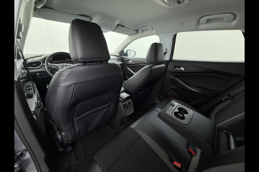 Opel Grandland X T-131PK Navi Ecc Apple Carplay Android Business Executive Cruise Control Pdc DAB+ Elek.Achterklep Isofix Bluetooth Lane Assist Privacy Glas Wifi Keurig onderhouden Opel Grandland Distributie bij 94.dkm vervangen! Laatste beurt bij 116dkm