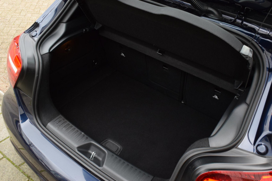 Mercedes-Benz A-Klasse 180 Bus.Solution AMG|Cam.|Carplay|Stoelverwarm.