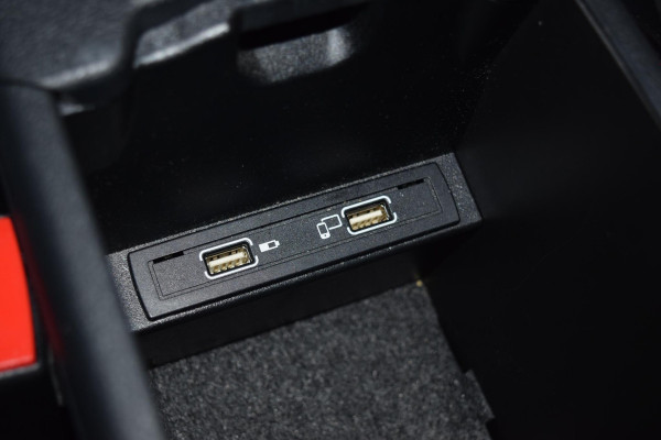 Mercedes-Benz A-Klasse 180 Bus.Solution AMG|Cam.|Carplay|Stoelverwarm.