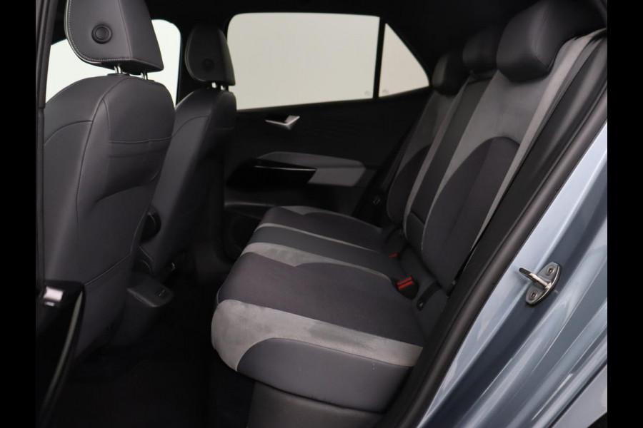 Volkswagen ID.3 Business 58 kWh | Trekhaak | Stoel & stuurverwarming | Matrix LED | Carplay | Camera | Adaptive cruise | Keyless | Navigatie | Parkeerhulp | Bluetooth