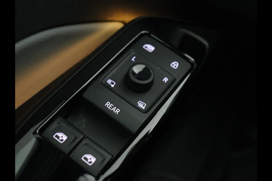 Volkswagen ID.3 Business 58 kWh | Trekhaak | Stoel & stuurverwarming | Matrix LED | Carplay | Camera | Adaptive cruise | Keyless | Navigatie | Parkeerhulp | Bluetooth