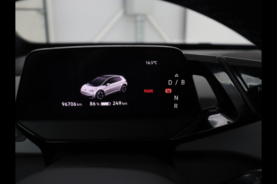 Volkswagen ID.3 Business 58 kWh | Trekhaak | Stoel & stuurverwarming | Matrix LED | Carplay | Camera | Adaptive cruise | Keyless | Navigatie | Parkeerhulp | Bluetooth