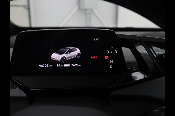 Volkswagen ID.3 Business 58 kWh | Trekhaak | Stoel & stuurverwarming | Matrix LED | Carplay | Camera | Adaptive cruise | Keyless | Navigatie | Parkeerhulp | Bluetooth