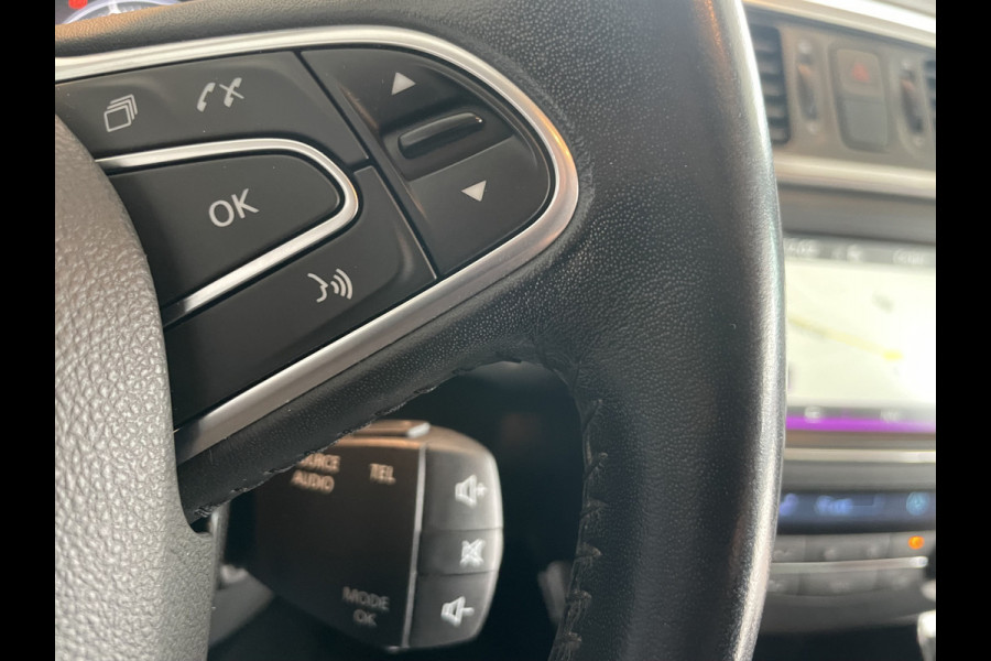 Renault Kadjar 1.2 TCe Life Airco - Cruise control - Bluetooth - Navigatie - Parkeersensoren achter - LED verlichting - Stuur multifunctioneel - Elektrische ramen - Centrale deurvergrendeling met afstandsbediening