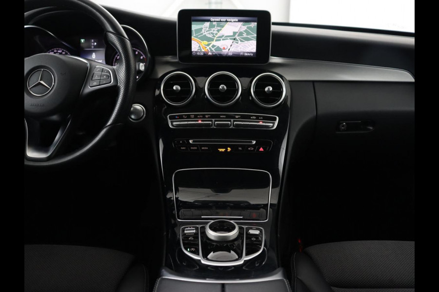 Mercedes-Benz C-Klasse 180 Business Solution | Stoelverwarming | Trekhaak | Camera | Navigatie | Park Assist | Half leder | Climate control | Full LED | Cruise control | Dodehoek detectie