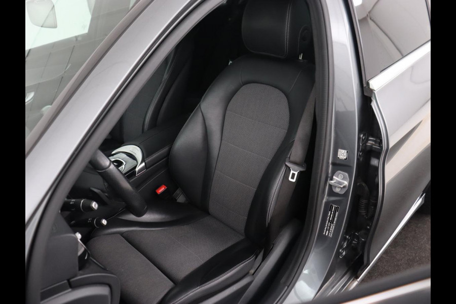 Mercedes-Benz C-Klasse 180 Business Solution | Stoelverwarming | Trekhaak | Camera | Navigatie | Park Assist | Half leder | Climate control | Full LED | Cruise control | Dodehoek detectie