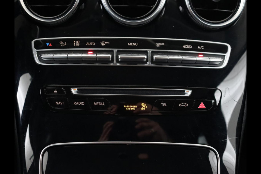 Mercedes-Benz C-Klasse 180 Business Solution | Stoelverwarming | Trekhaak | Camera | Navigatie | Park Assist | Half leder | Climate control | Full LED | Cruise control | Dodehoek detectie
