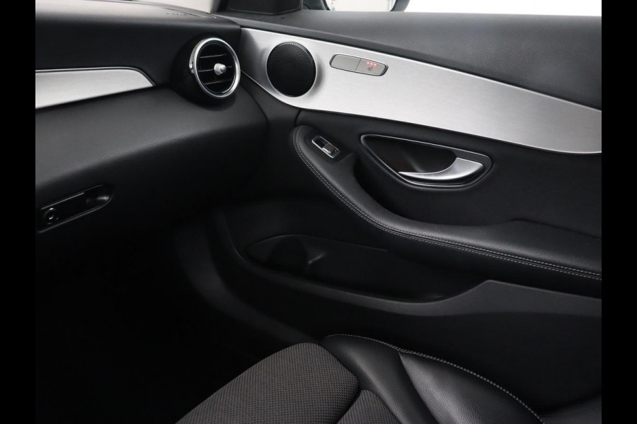Mercedes-Benz C-Klasse 180 Business Solution | Stoelverwarming | Trekhaak | Camera | Navigatie | Park Assist | Half leder | Climate control | Full LED | Cruise control | Dodehoek detectie