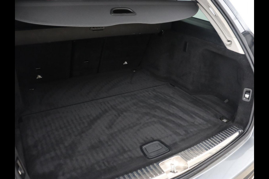 Mercedes-Benz C-Klasse 180 Business Solution | Stoelverwarming | Trekhaak | Camera | Navigatie | Park Assist | Half leder | Climate control | Full LED | Cruise control | Dodehoek detectie