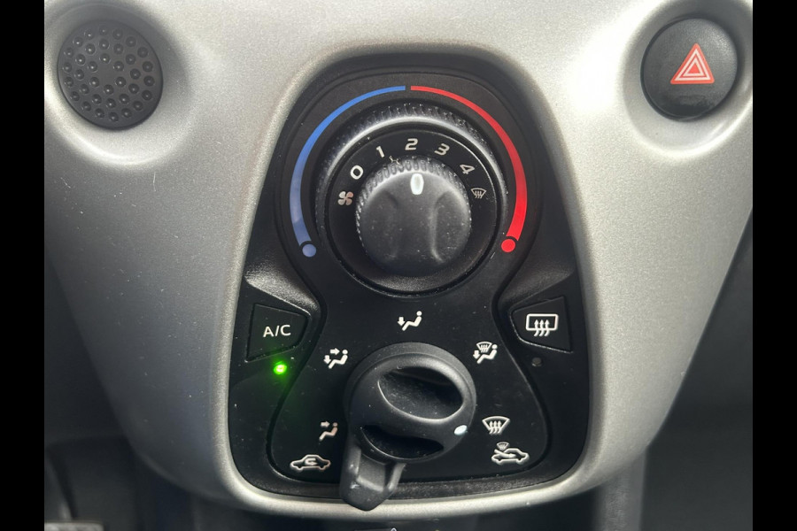 Peugeot 108 1.0 e-VTi Blue Lion 5 deurs Airco Bluetooth Camera Elek ramen Trekhaak